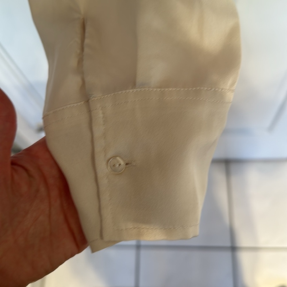 Abercrombie & Fitch Cream Satin Cropped Button Down Shirt - Picture 4 of 5